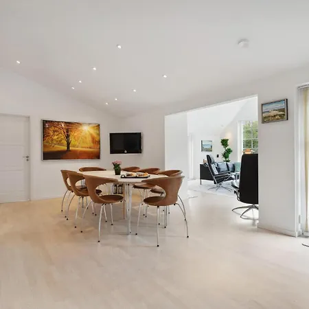 Three-bedroom In Ulfborg * Øhuse