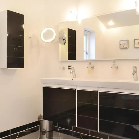 Three-bedroom In Ulfborg * Øhuse
